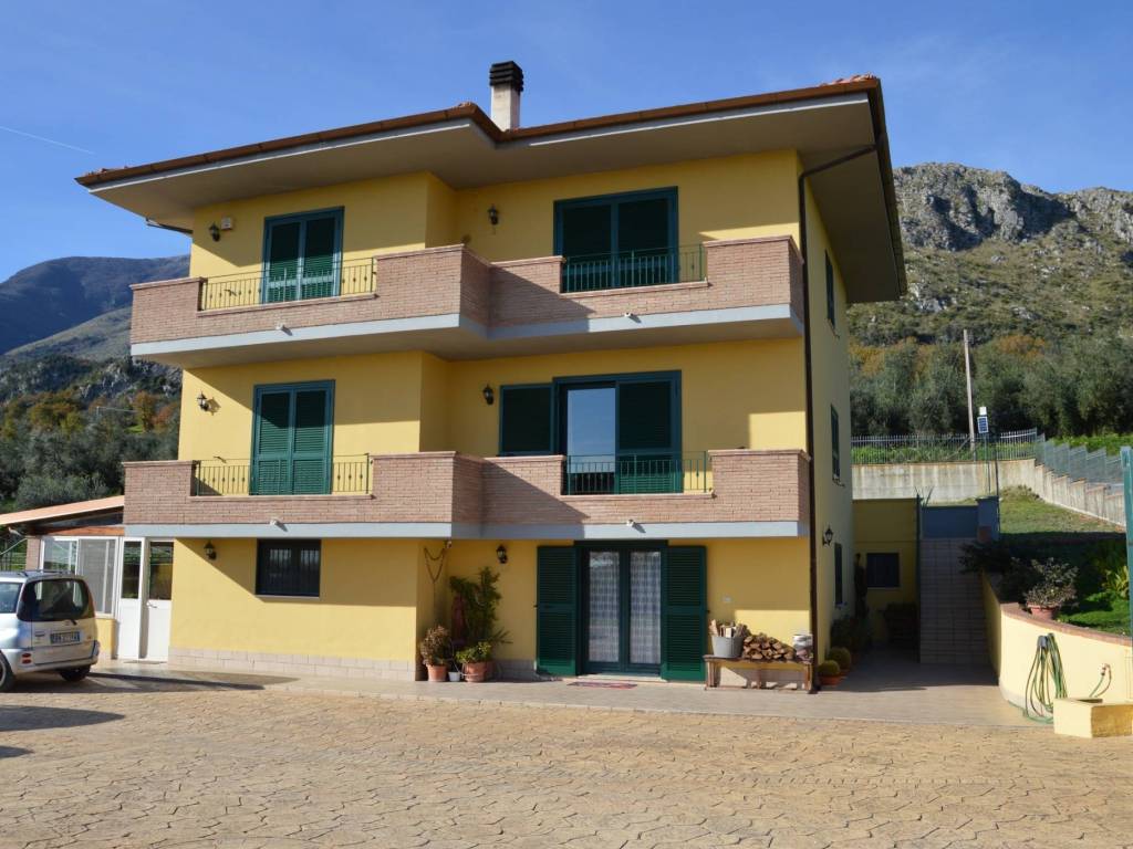 casa indipendente in vendita a Spigno Saturnia