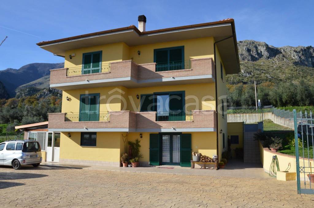 casa indipendente in vendita a Spigno Saturnia