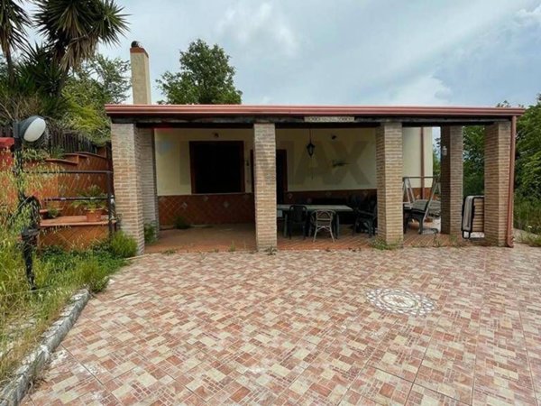 casa indipendente in vendita a Spigno Saturnia in zona Piscinola