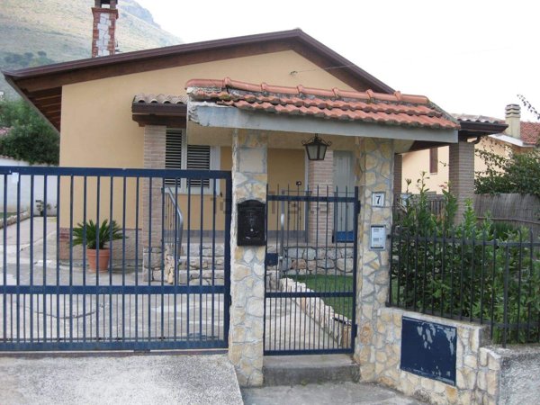 casa indipendente in vendita a Spigno Saturnia in zona Campodivivo