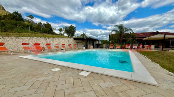 casa indipendente in vendita a Spigno Saturnia in zona Piscinola