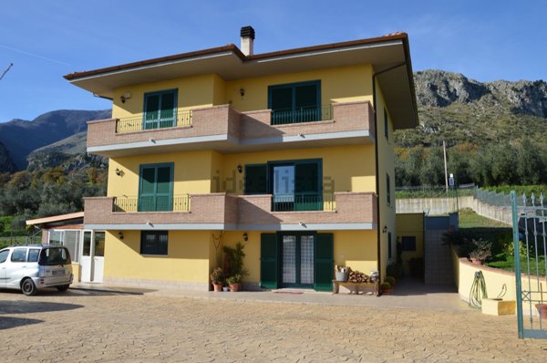casa indipendente in vendita a Spigno Saturnia in zona Piscinola