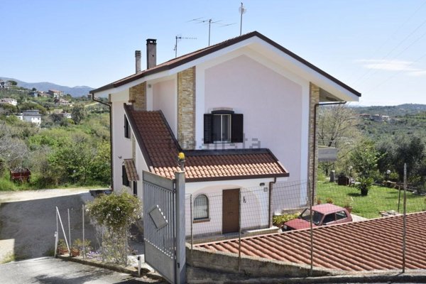 casa indipendente in vendita a Spigno Saturnia in zona Campodivivo