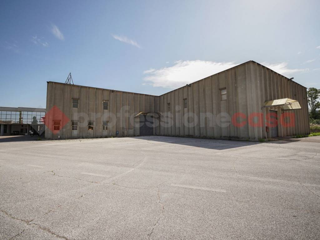 locale commerciale in vendita a Spigno Saturnia