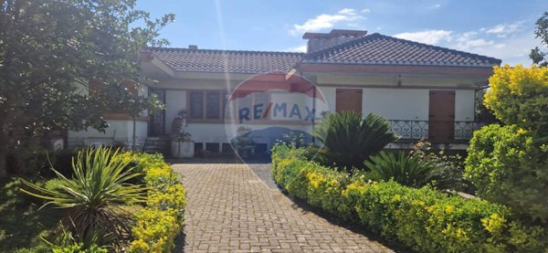 casa indipendente in vendita a Spigno Saturnia in zona Piscinola