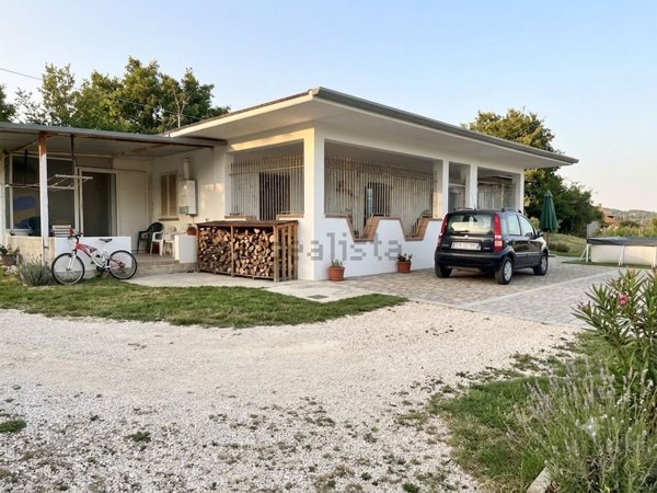 casa indipendente in vendita a Spigno Saturnia in zona Piscinola