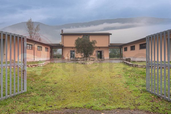 casa indipendente in vendita a Spigno Saturnia in zona Capodacqua