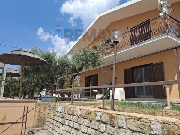 casa indipendente in vendita a Spigno Saturnia in zona Campodivivo
