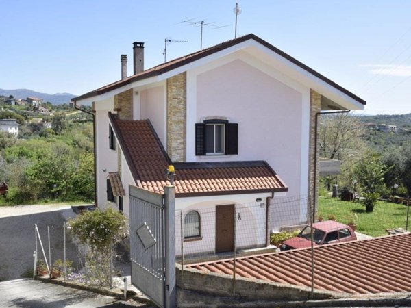 casa indipendente in vendita a Spigno Saturnia in zona Piscinola