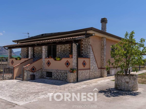 casa indipendente in vendita a Terracina in zona Hermada