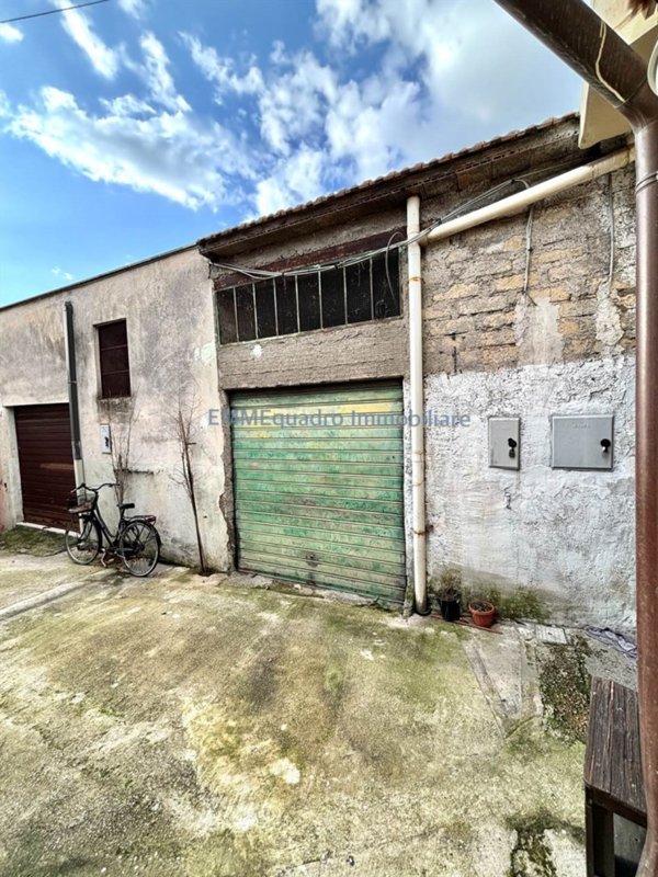 locale di sgombero in vendita a Terracina