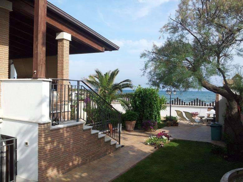 casa indipendente in vendita a Terracina