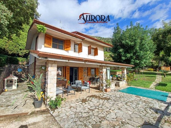 casa indipendente in vendita a Terracina