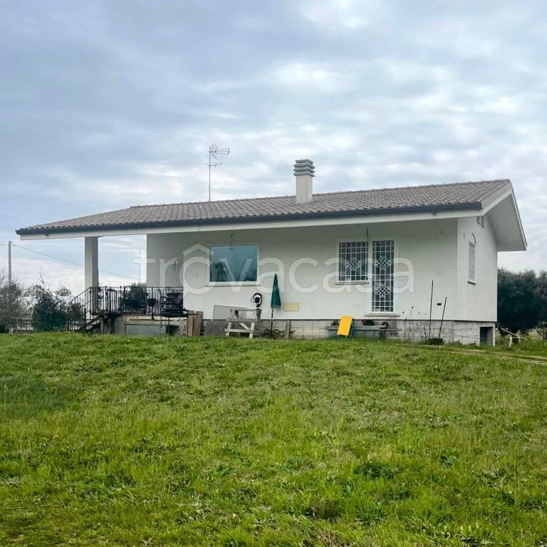 casa indipendente in vendita a Terracina in zona Hermada