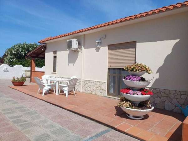 casa indipendente in vendita a Terracina in zona Hermada