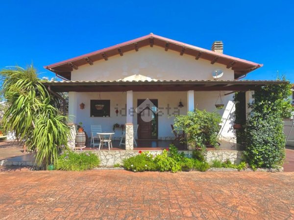 casa indipendente in vendita a Terracina