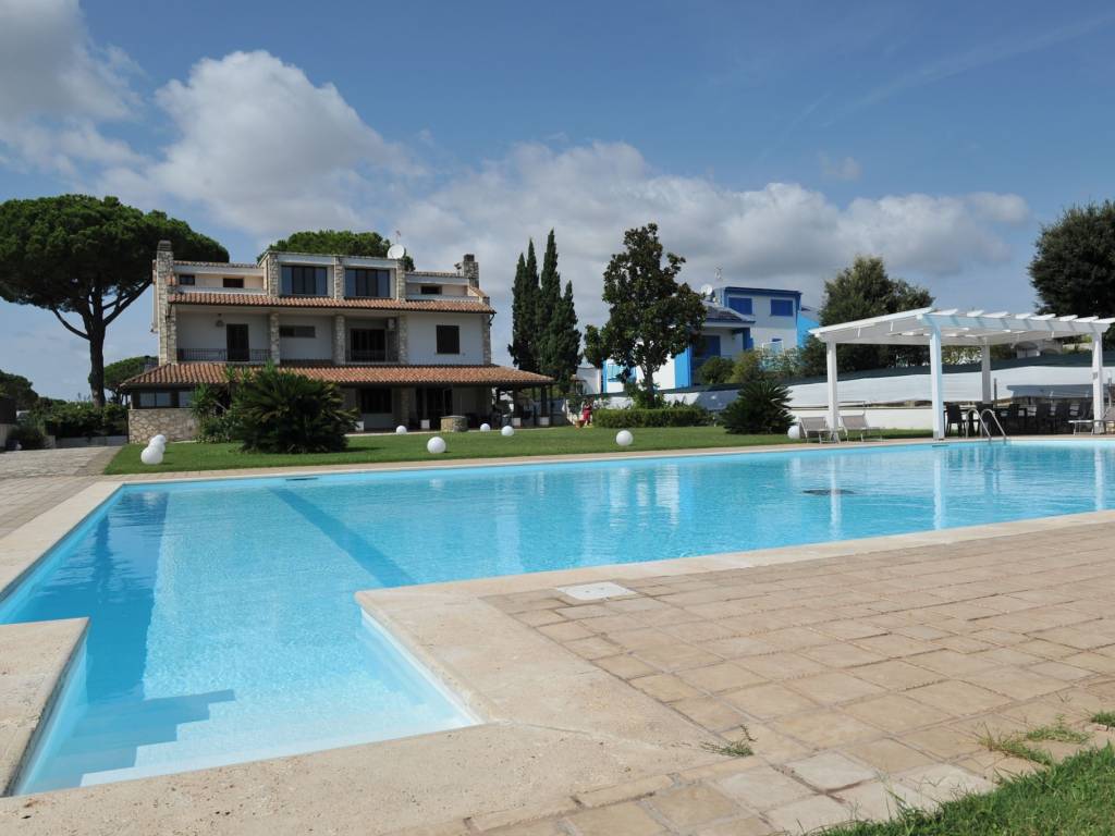 casa indipendente in vendita a Terracina