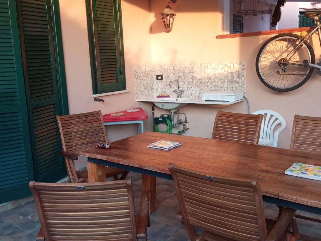 casa indipendente in vendita a Terracina in zona Hermada