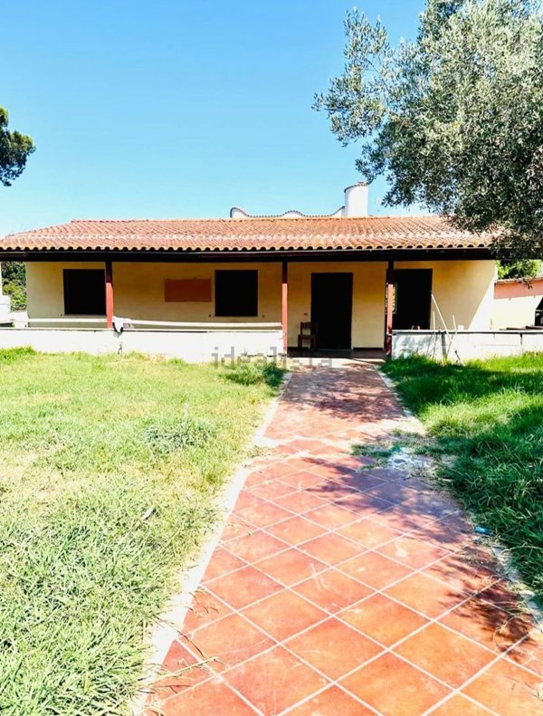 casa indipendente in vendita a Terracina