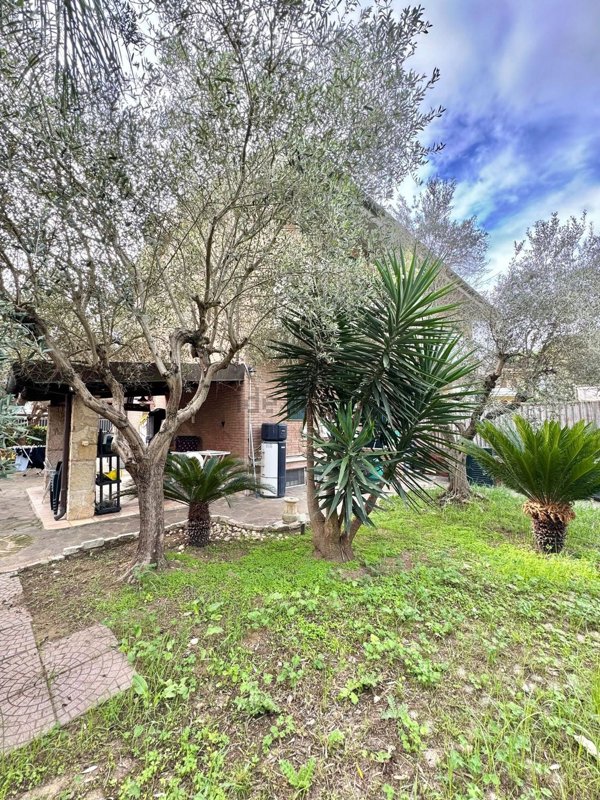 casa indipendente in vendita a Terracina in zona Hermada