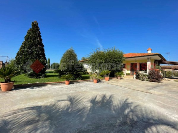 casa indipendente in vendita a Terracina