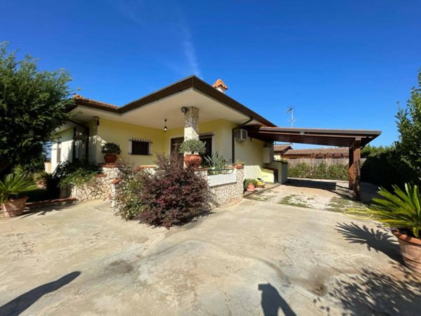 casa indipendente in vendita a Terracina in zona Casaletti