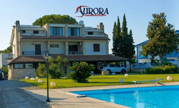 casa indipendente in vendita a Terracina