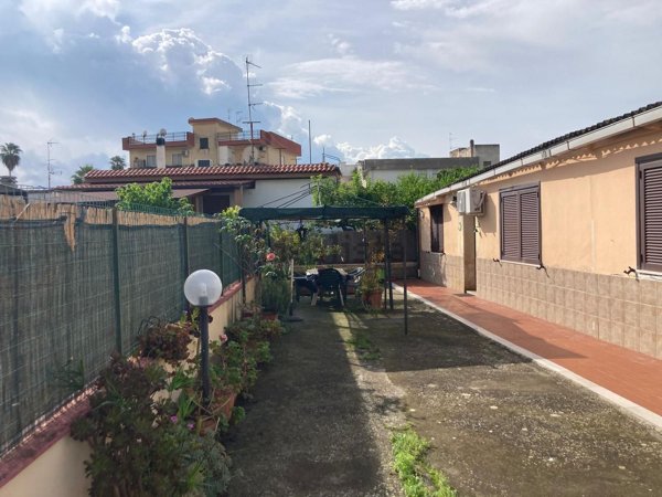 casa indipendente in vendita a Terracina