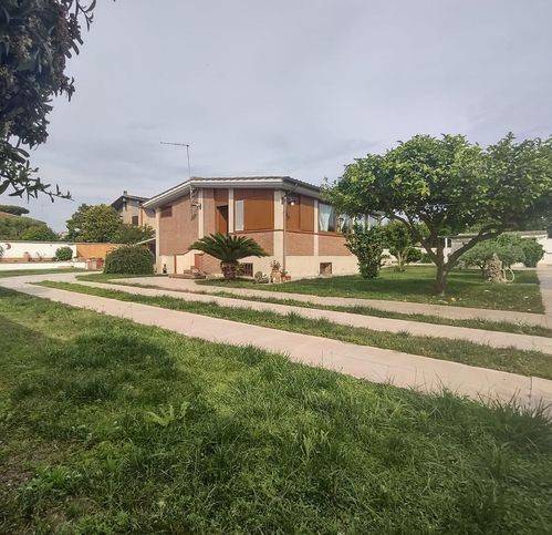 casa indipendente in vendita a Terracina
