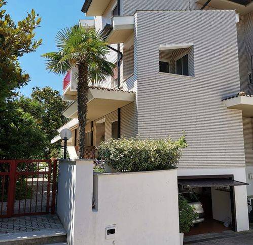 casa indipendente in vendita a Terracina