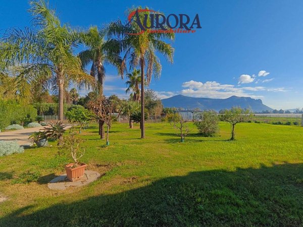casa indipendente in vendita a Terracina in zona Hermada