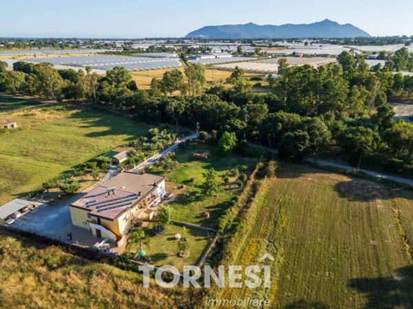 casa indipendente in vendita a Terracina in zona Hermada
