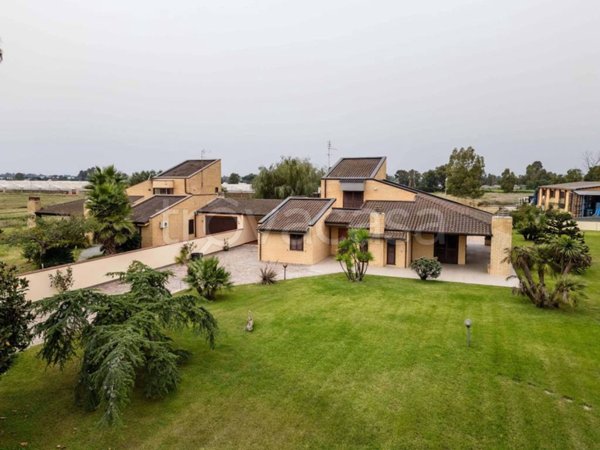 casa indipendente in vendita a Terracina in zona Hermada