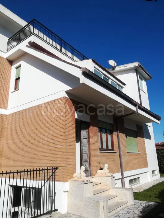 casa indipendente in vendita a Terracina