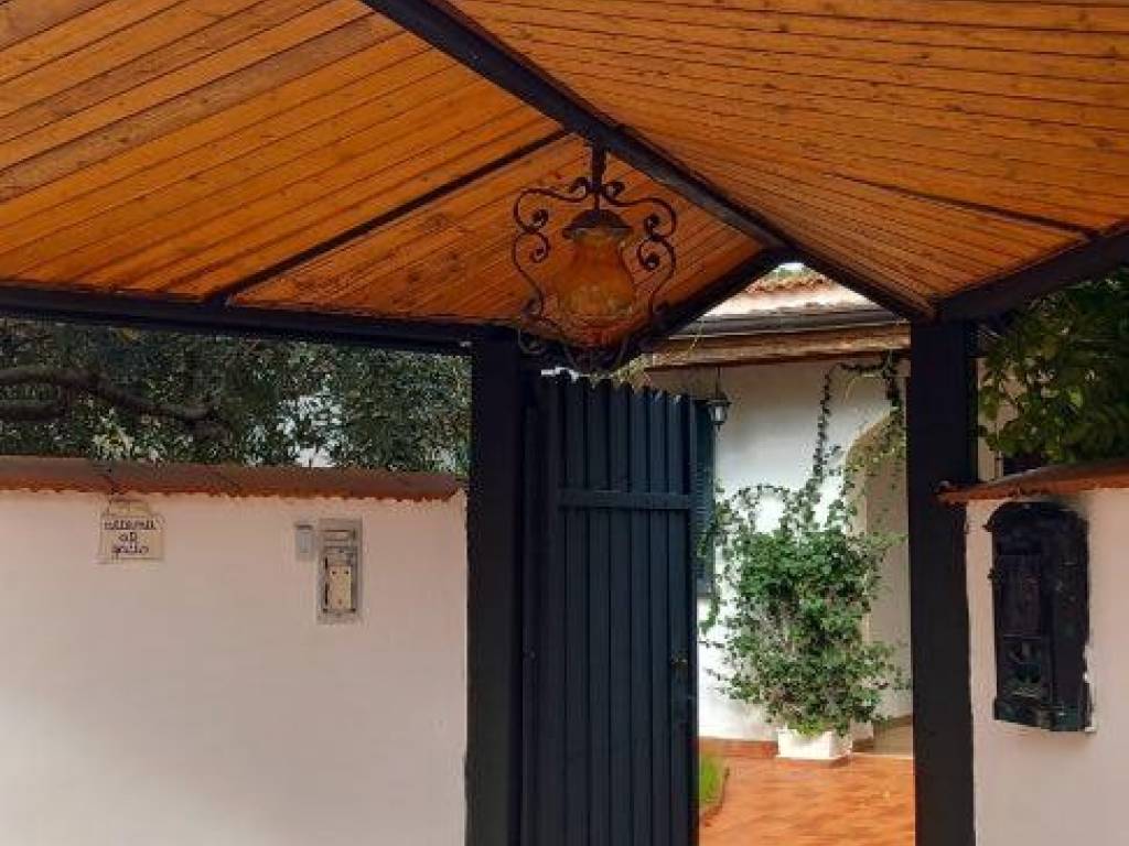 casa indipendente in vendita a Terracina