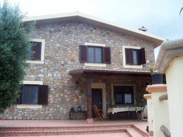 casa indipendente in vendita a Terracina in zona Casaletti