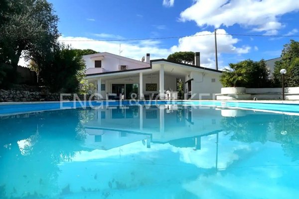 casa indipendente in vendita a Terracina