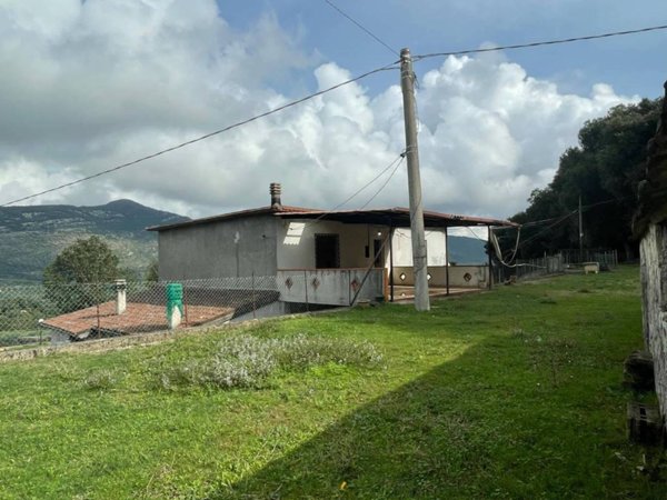 casa indipendente in vendita a Terracina