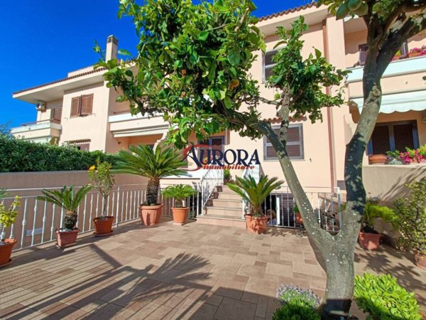 casa indipendente in vendita a Terracina