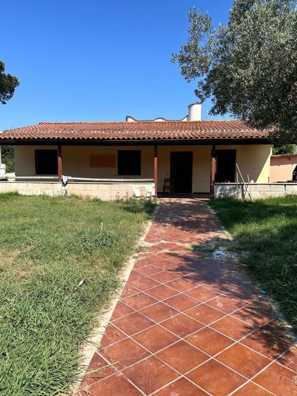 casa indipendente in vendita a Terracina