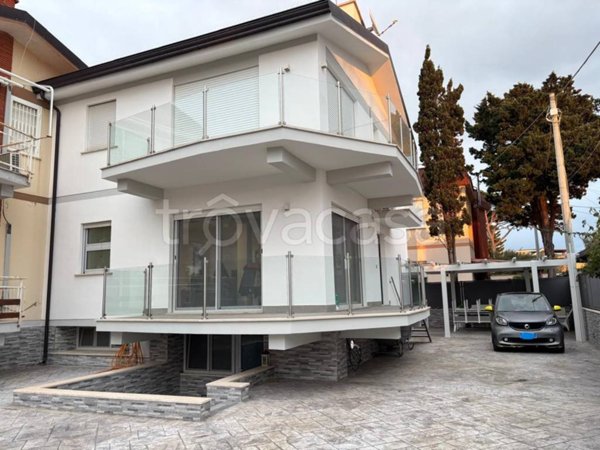 casa indipendente in vendita a Terracina