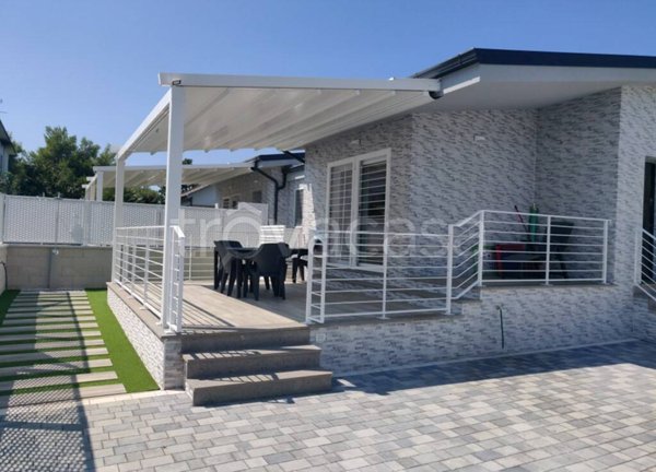 casa indipendente in vendita a Terracina in zona Hermada