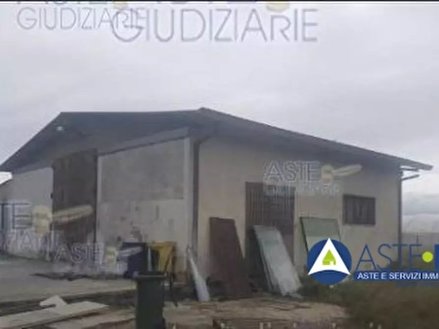 locale di sgombero in vendita a Terracina