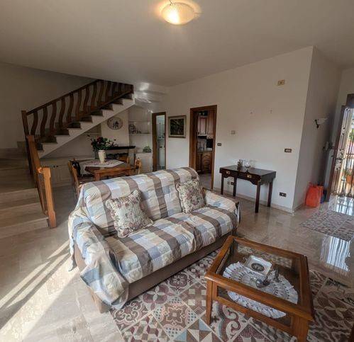 casa indipendente in vendita a Terracina in zona Hermada