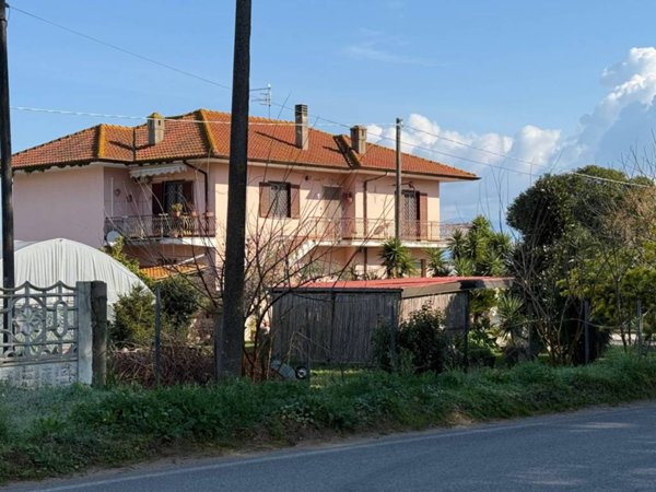 casa indipendente in vendita a Terracina