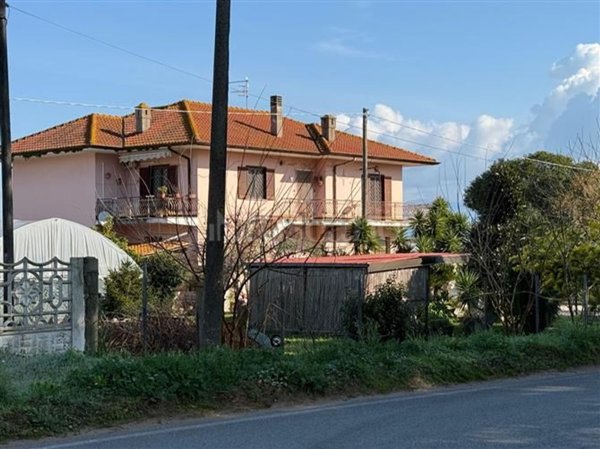 casa indipendente in vendita a Terracina