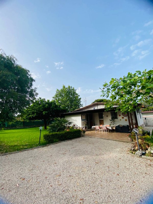 casa indipendente in vendita a Terracina