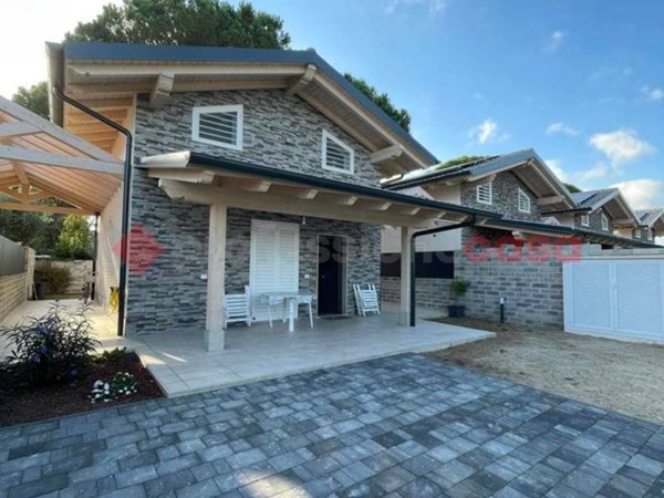 casa indipendente in vendita a Terracina