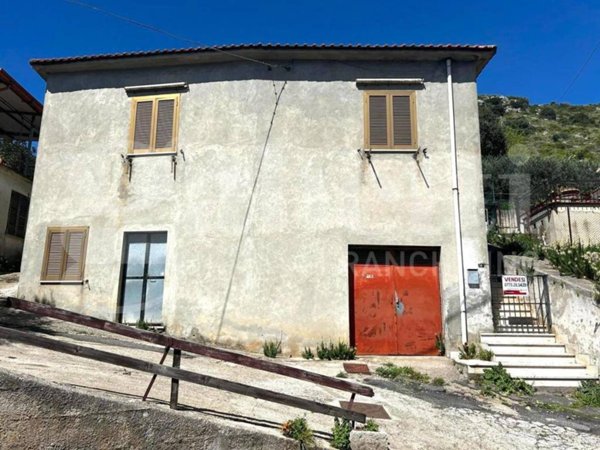 casa indipendente in vendita a Terracina in zona La Fiora