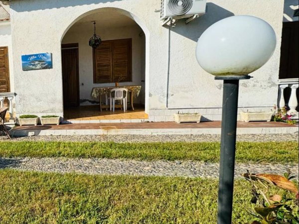 casa indipendente in vendita a Terracina